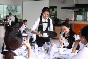 Profil Bisnis Perhotelan Modern dan Strategi Manajemen Risiko di Era Industri Hospitality 2025