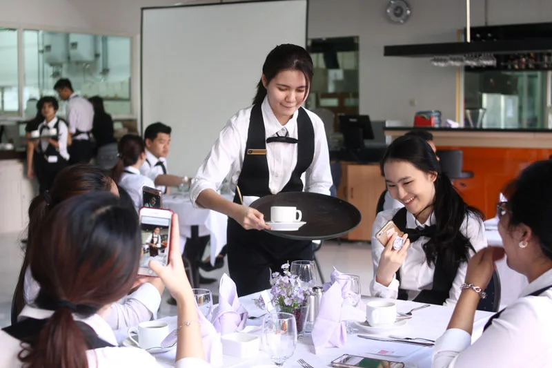 Profil Bisnis Perhotelan Modern dan Strategi Manajemen Risiko di Era Industri Hospitality 2025